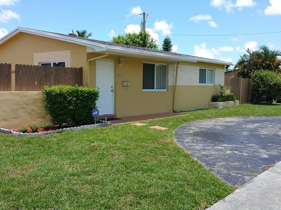 2nd image of 2071 Island Dr