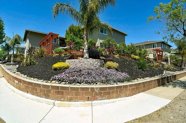 115 Towne Terrace — Photo 2