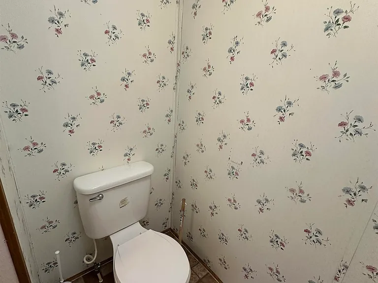 142B Roy St — Photo 11