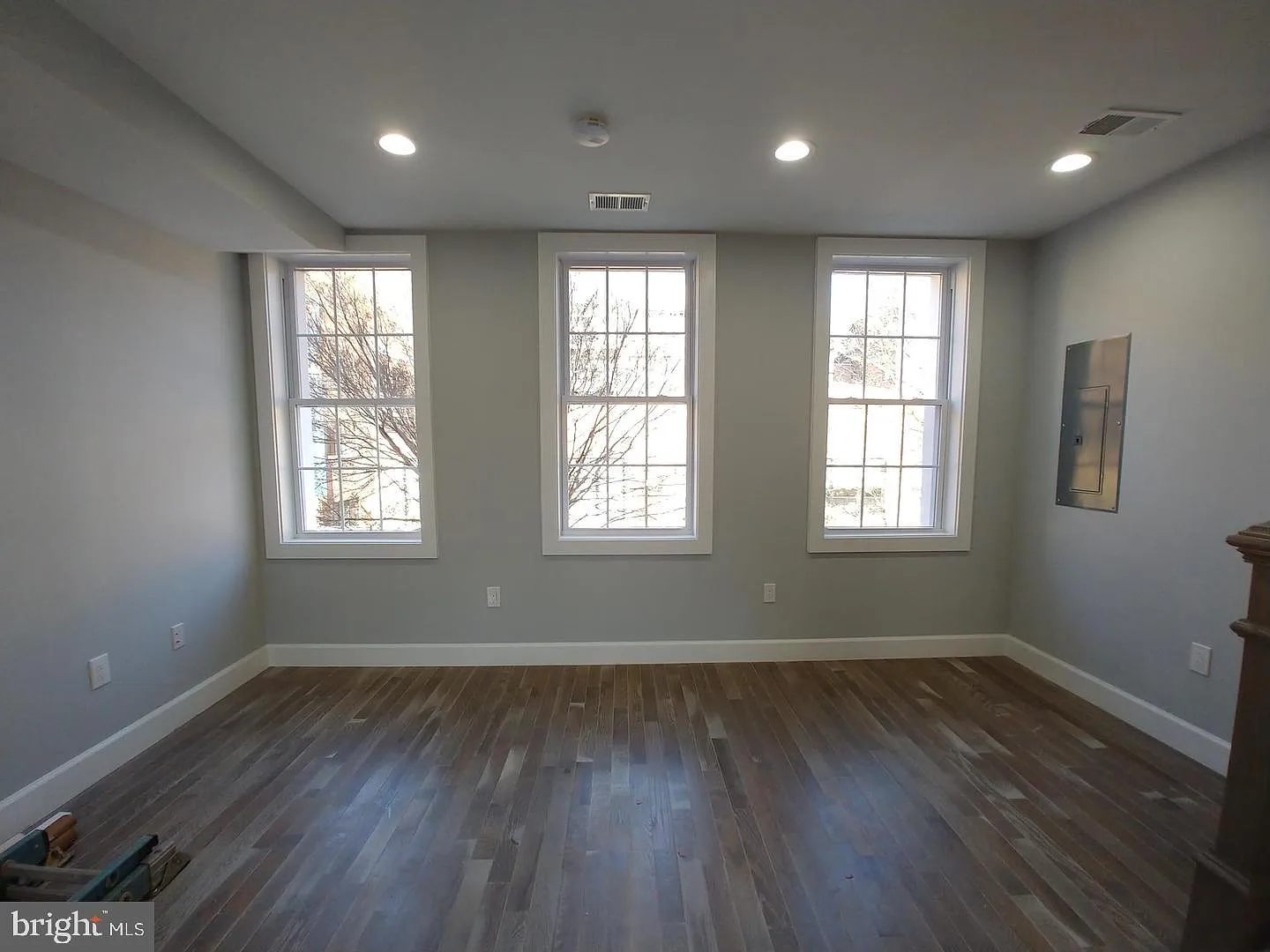 3 bed, 2.5 bath, 1305 sqft, $4,100 — Photo 4