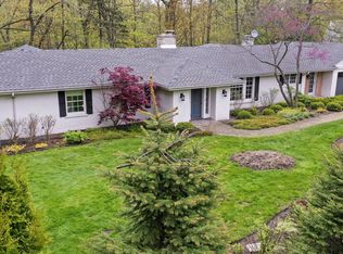 1020 E Westleigh Rd, Lake Forest, IL 60045