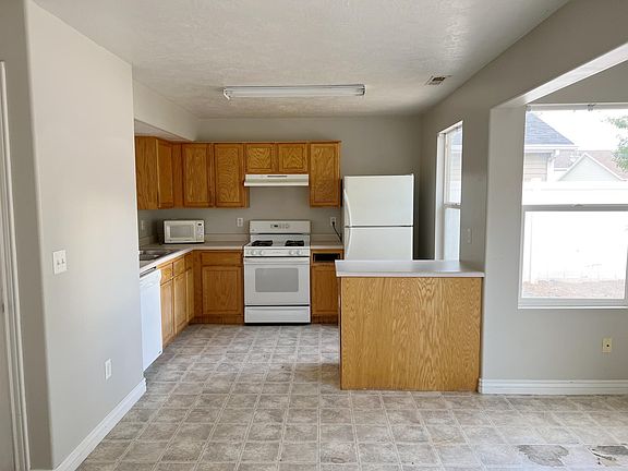 3rd image of 25 N Richmond Ln