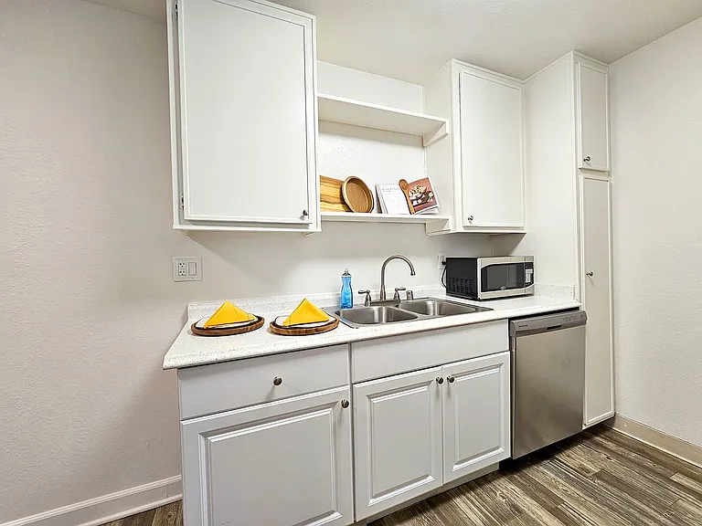 Parklane Apartments — Photo 103