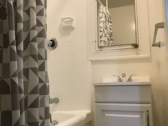 5th image of 131 S Avenue 63 APT 11