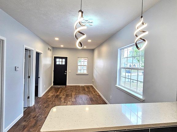 4th image of 2108 J St