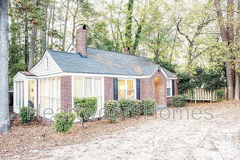 5 bed, 2.0 bath, 1833 sqft, $3,950 — Photo 1