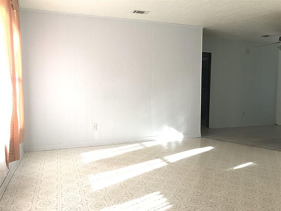 4th image of 708 Seine Way