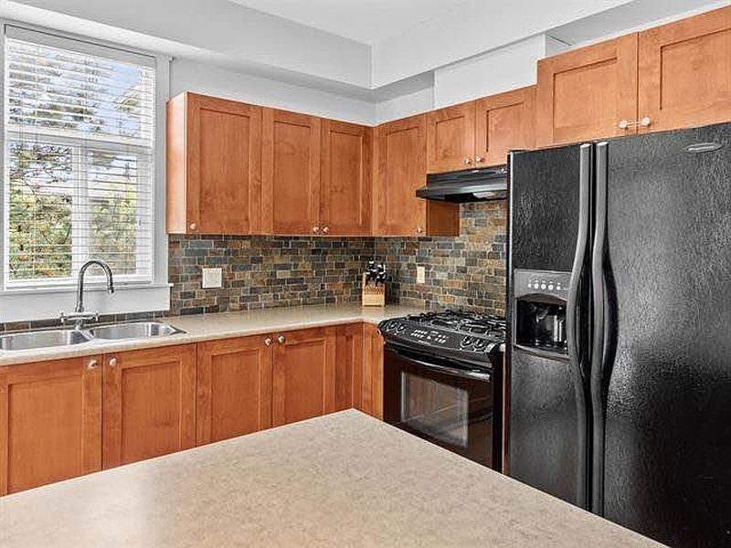 Surrey Townhouse for rent - 4 Bedrooms — photo 15