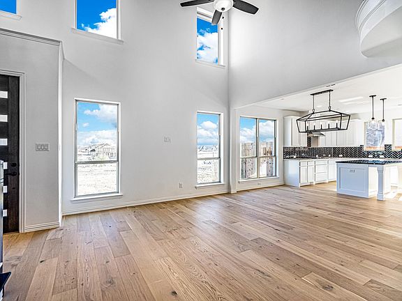 3rd image of 617 Somerset Dr