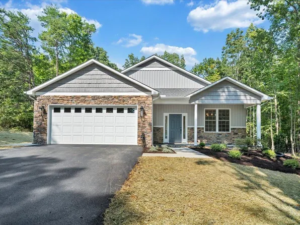 1114 Thornblade Way, Blue Ridge, VA 24064