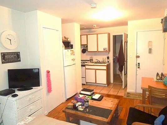 Rented by J Misrahi Realty Corp | media 4