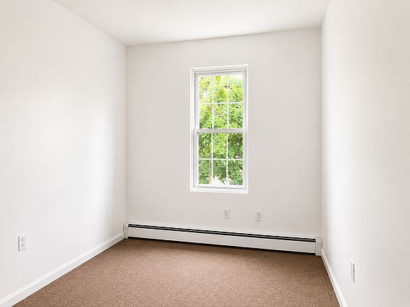 5th image of 2027 Powell Ave #2F