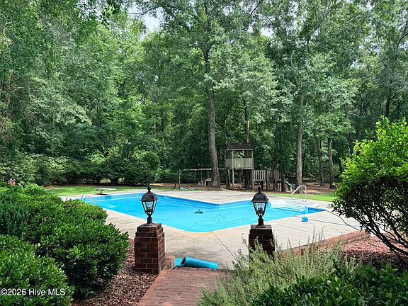 4th image of 105 Falkirk Lane