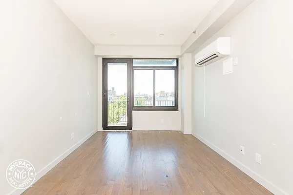 Rented by MySpaceNYC | media 62