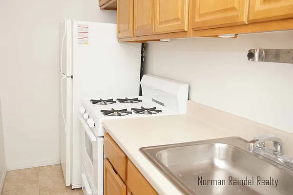 Rented by Norman Raindel, LREB | media 5