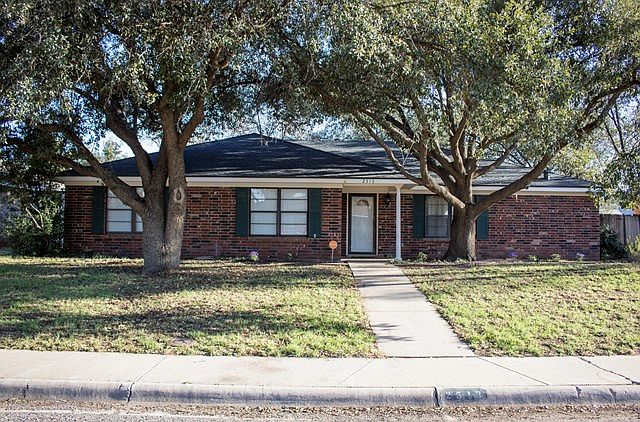 1st image of 2513 Maxwell Dr