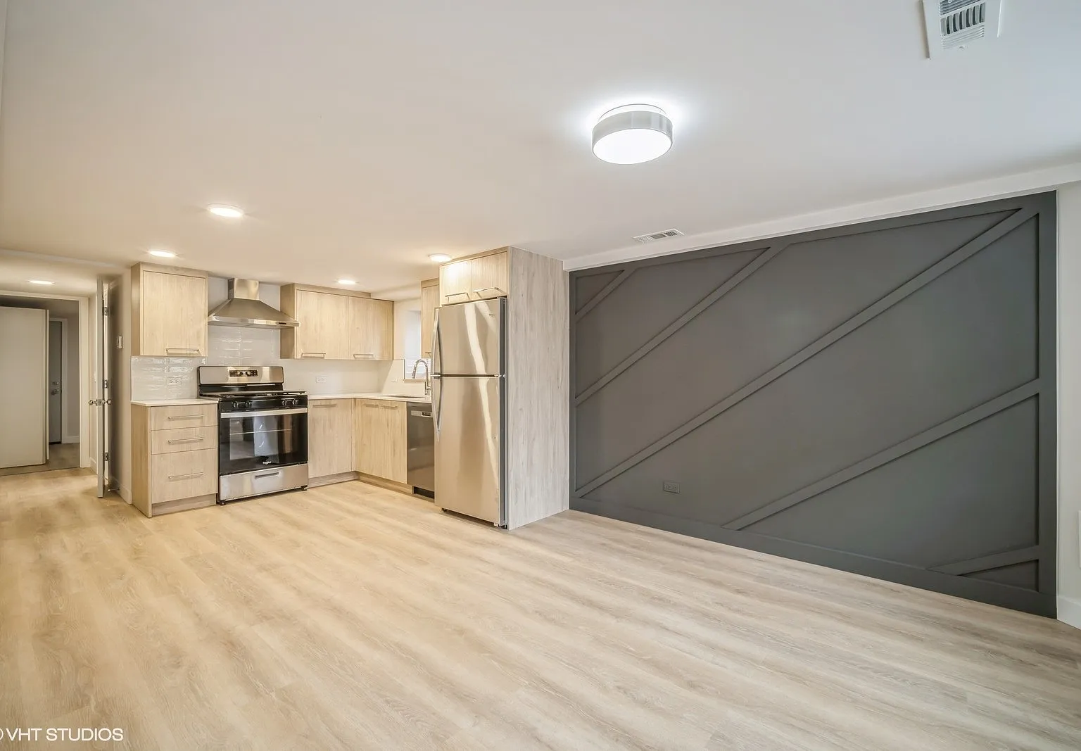 3 bed, 1200 sqft, $2,300 — Photo 2