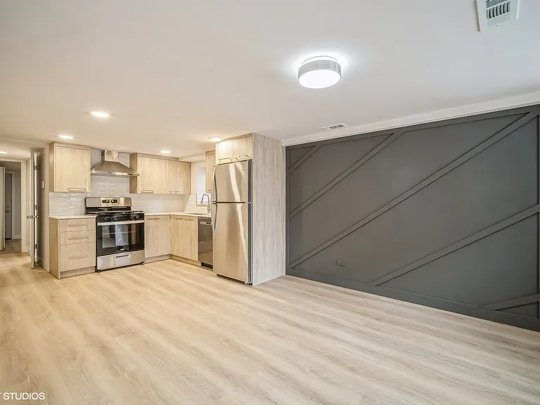 841 N Mozart St #GF — Photo 2