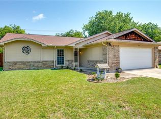 1317 Timbercrest Dr, Benbrook, TX 76126
