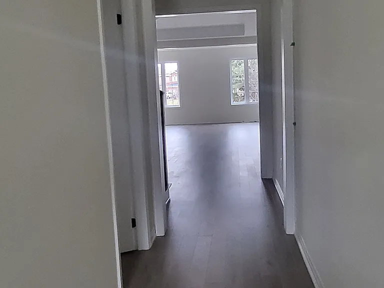 79 Eastman Dr N — Photo 8