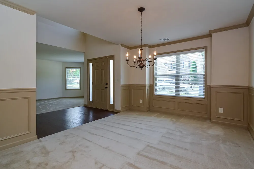 5 bed, 3.0 bath, 2400 sqft, $2,610 — Photo 4