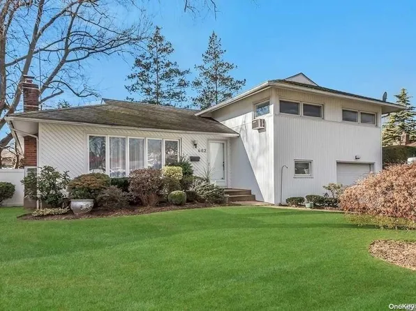 682 Eisenhower Place, East Meadow, NY 11554