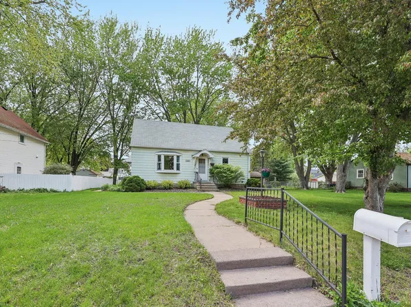 30690 N Lakes Trl, Lindstrom, MN 55045