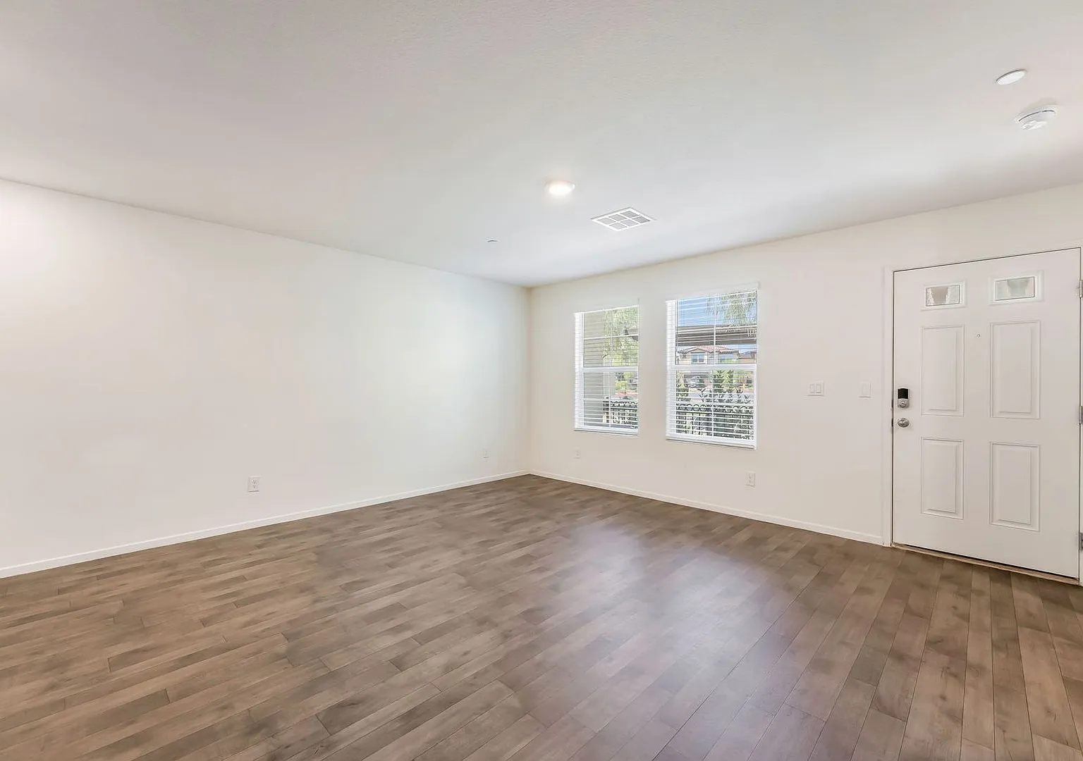3 Bedroom Home In Cadence Henderson! — Photo 4