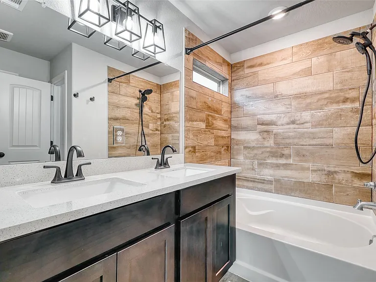 7919 Cypress Country Dr — Photo 17