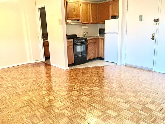 Rented by Papp Realty | media 16