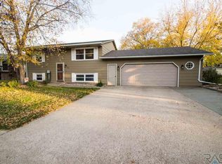 205 E Patrician Dr, Brandon, SD 57005