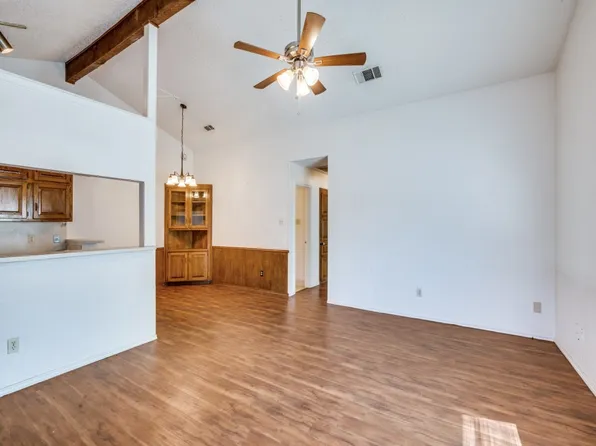 407 S Las Vegas Trl #2, Fort Worth, TX 76108