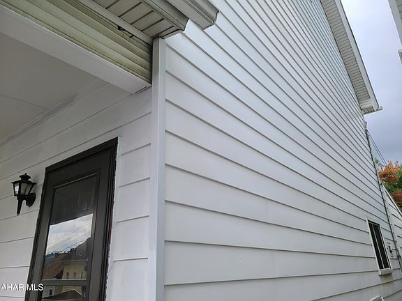 3rd image of 1408 3rd Ave