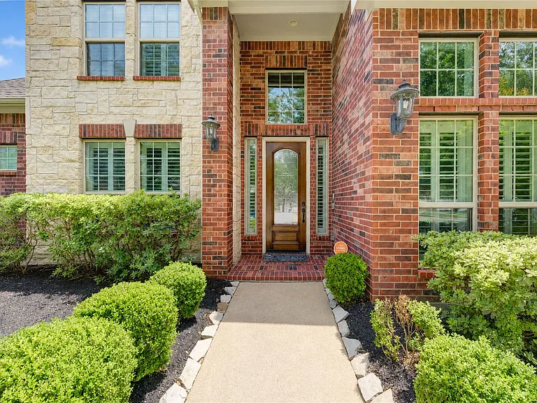 1335 Altavilla Ln — Photo 4