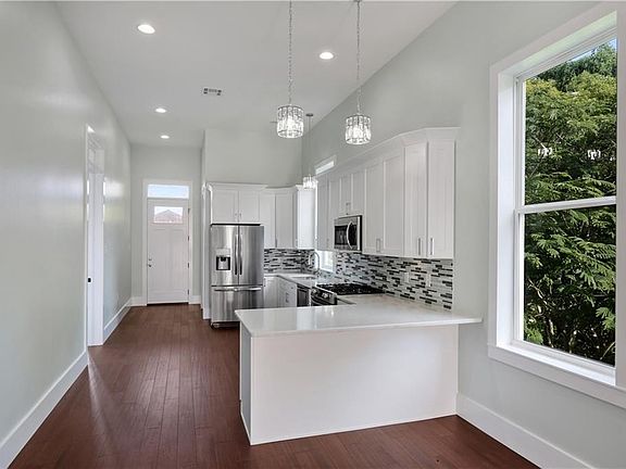 4th image of 3518 Delachaise St