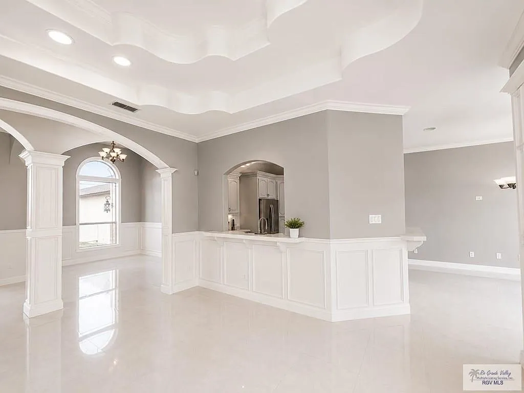 4 bed, 2.5 bath, 2455 sqft, $2,900 — Photo 4