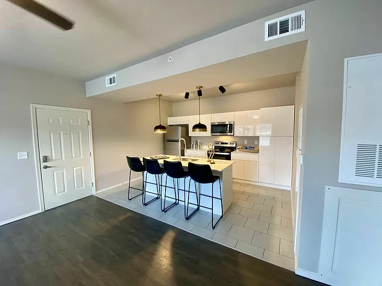 Crown at Seven Oaks Apartment Homes — Photo 16