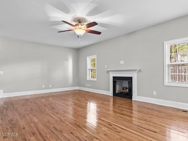 290 Adams Cir — Photo 22