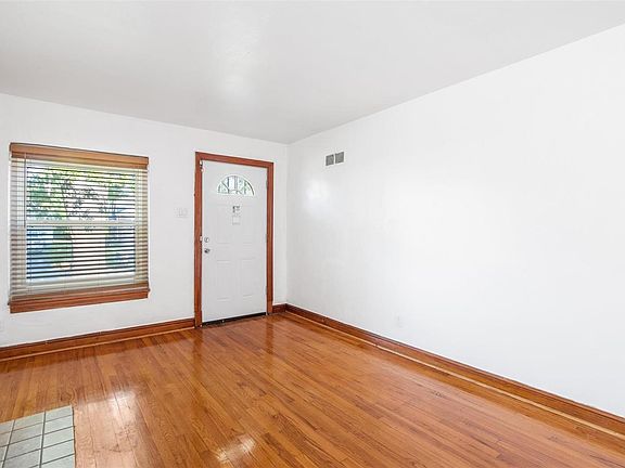 5th image of 210 Newell Dr