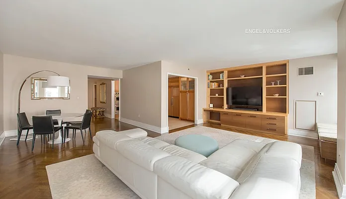 Rented by Engel & Völkers New York City | media 25