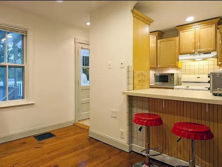 11-13 Hart Ave — Photo 6