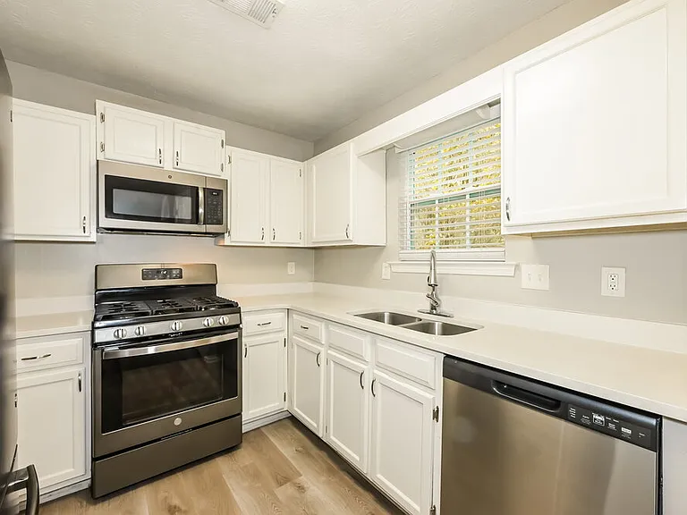 2092 Wedgewood Dr — Photo 7