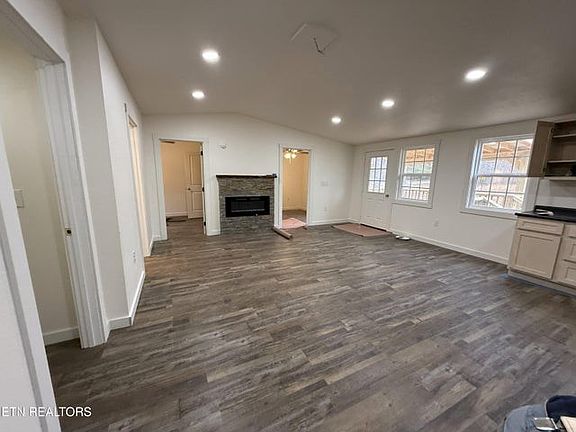 5th image of 610 Trimmer Ln