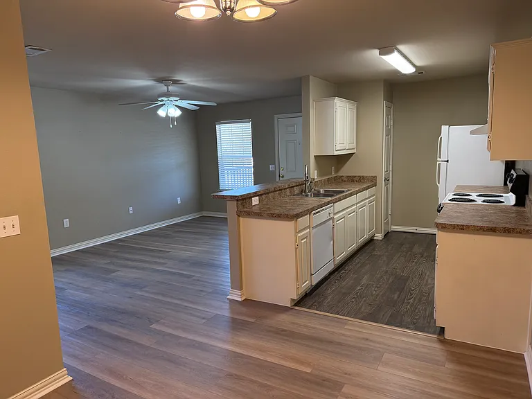 451 W Van Alstyne Pkwy — Photo 18