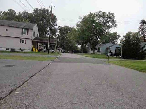 Exterior Neighborhood (street photo)
