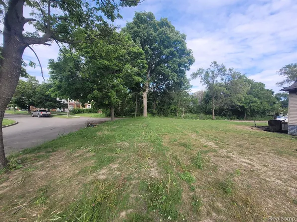 5585 Ridgewood St, Detroit, MI 48204