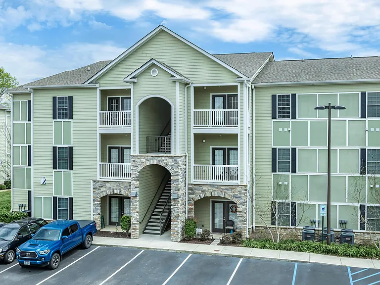 Monarch Apartments — Photo 43