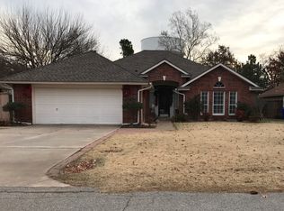 1207 Country Club Dr, Norman, OK 73072