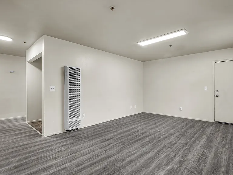 5243 Huntington Dr N #5 — Photo 9
