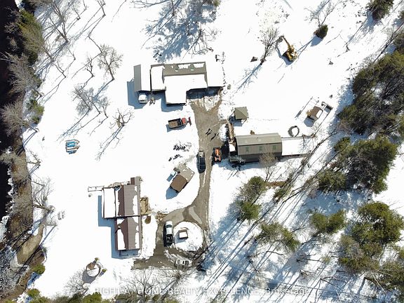 3rd image of 1246 Howland Junction Rd